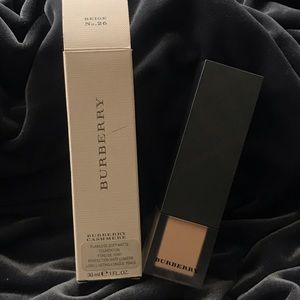 ⭐️Burberry⭐️ Cashmere Foundation